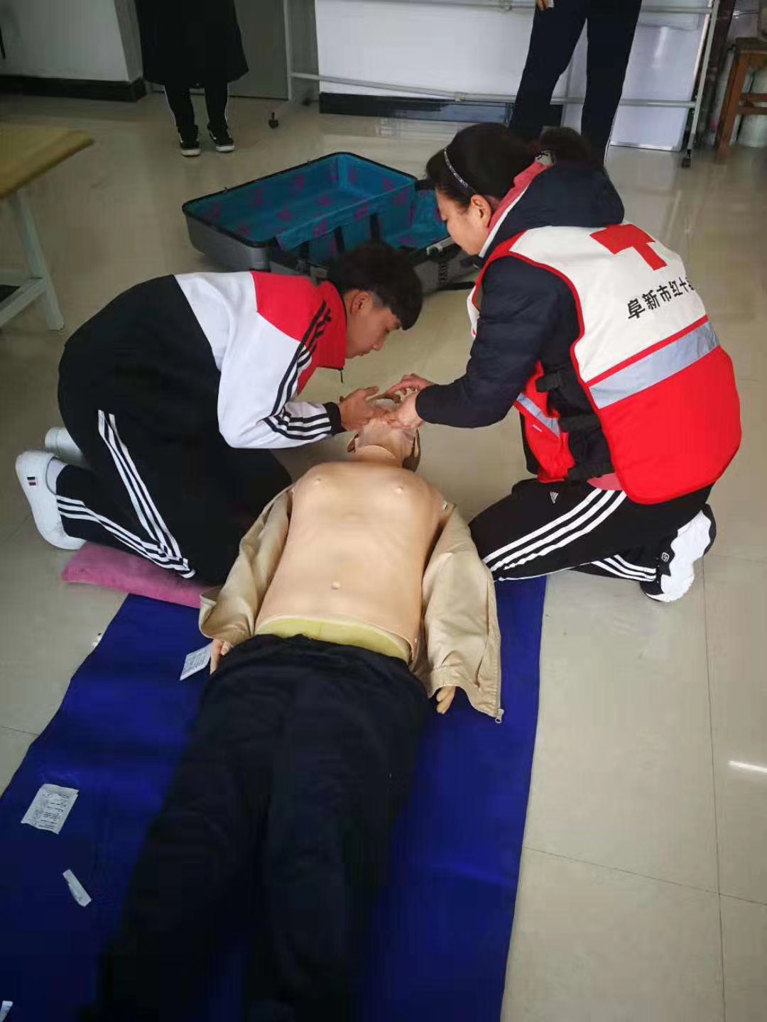 自动电脑心肺复苏模拟人价格